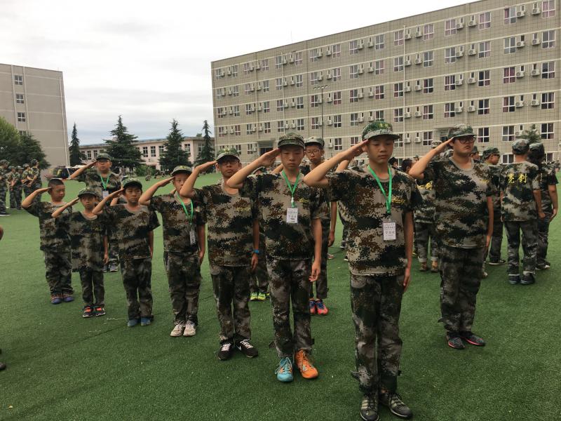 北京亮剑军事夏令营带你找到自我