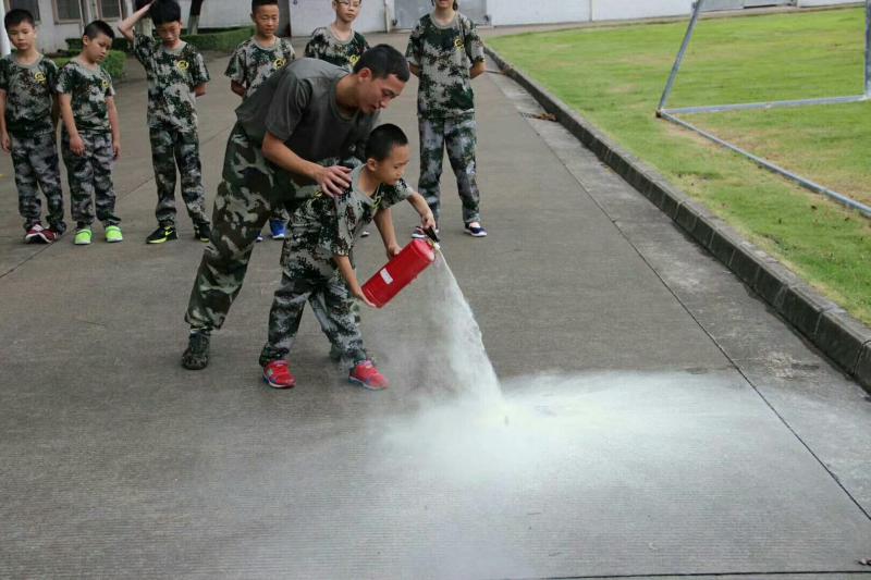 北京军事夏令营是成就未来的不二之选