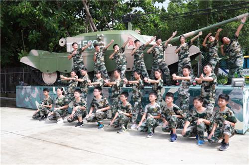 深圳亮剑军事夏令营